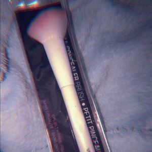 Wet n’ Wild small concealer brush